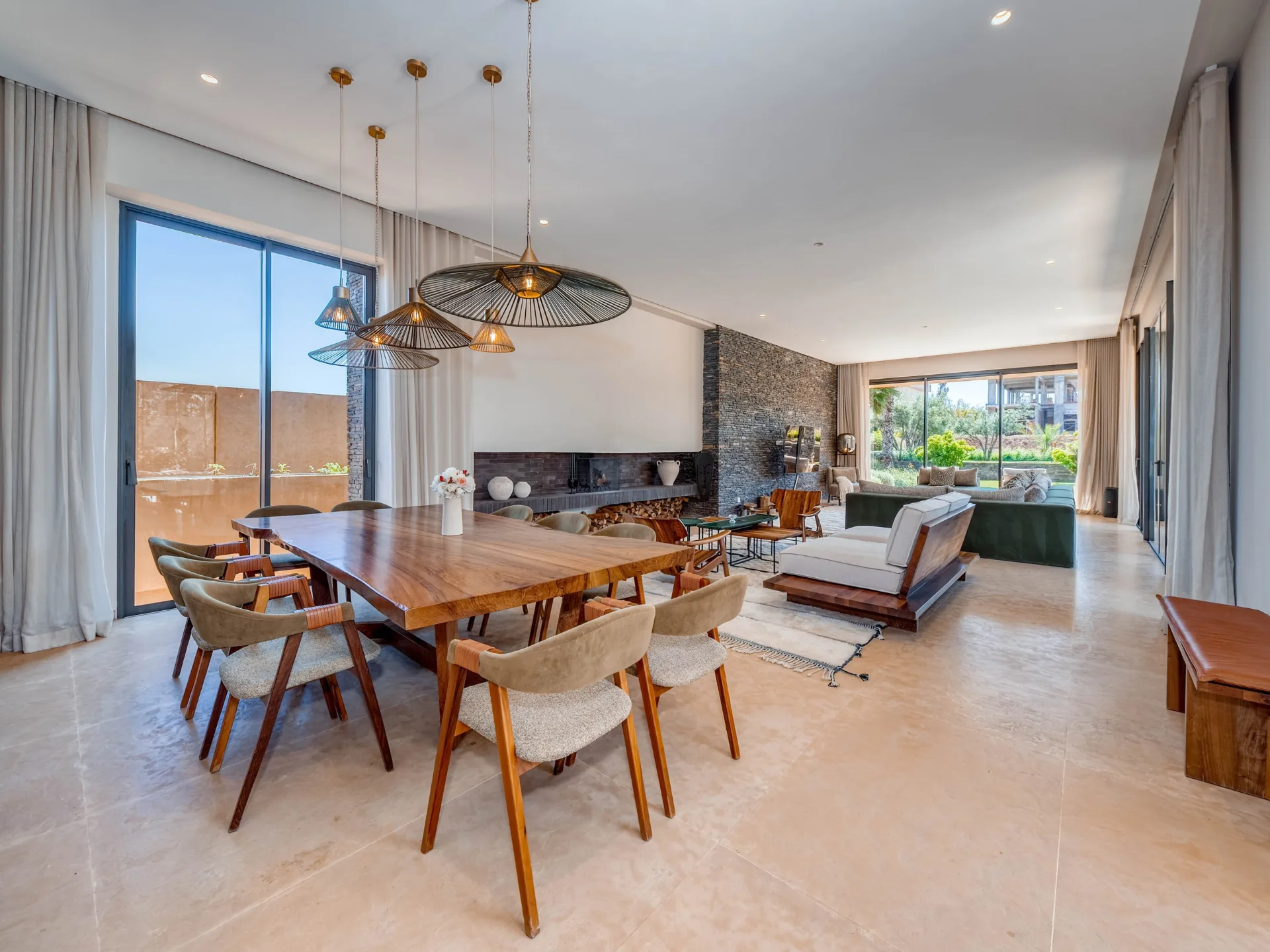Salle à manger de villa — photographie immobilière à Marrakech