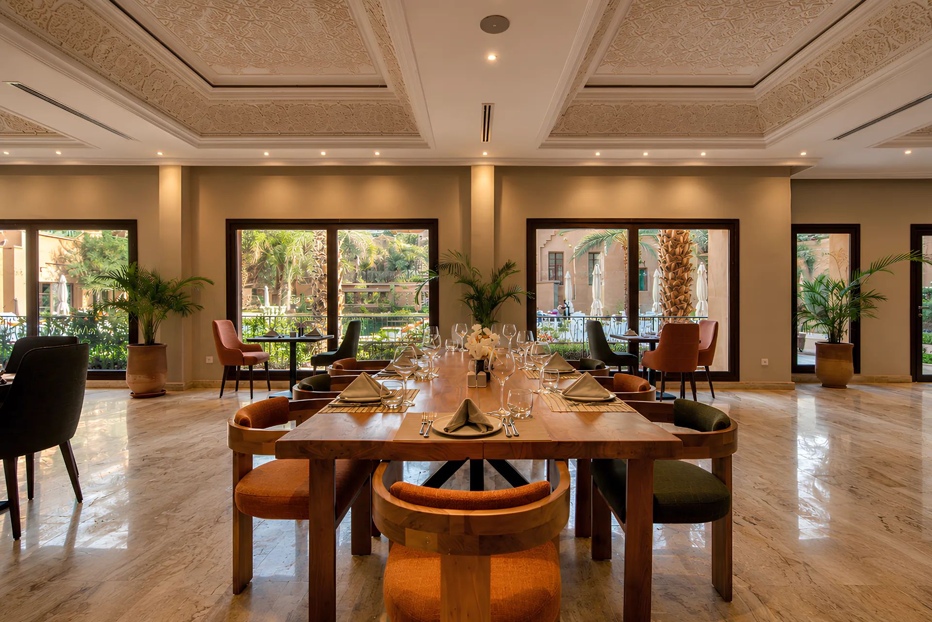Shooting hôtel : les 12 photos que Booking et les OTA exigent à Marrakech
