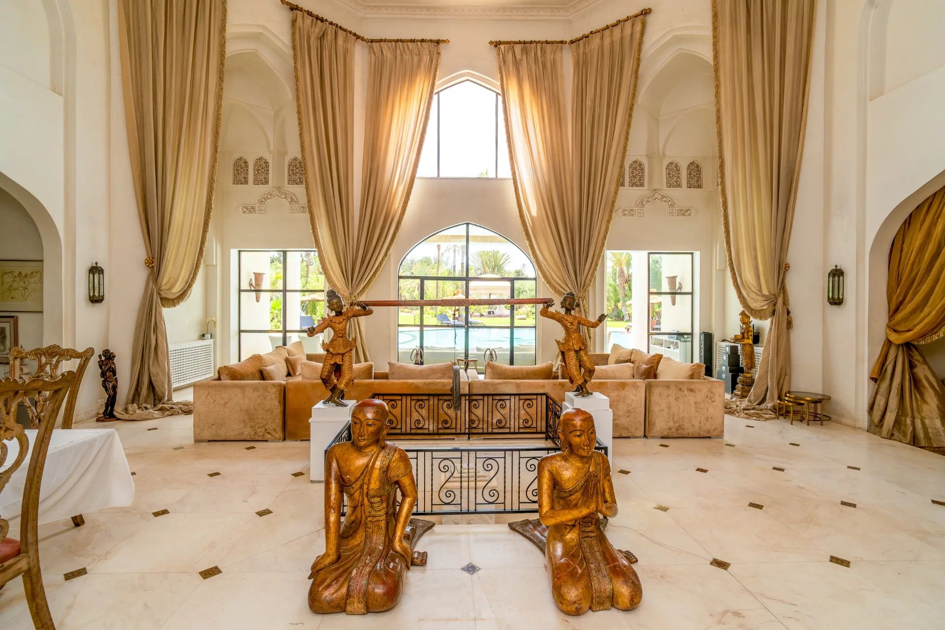 Terrasse d'une villa de luxe à Marrakech